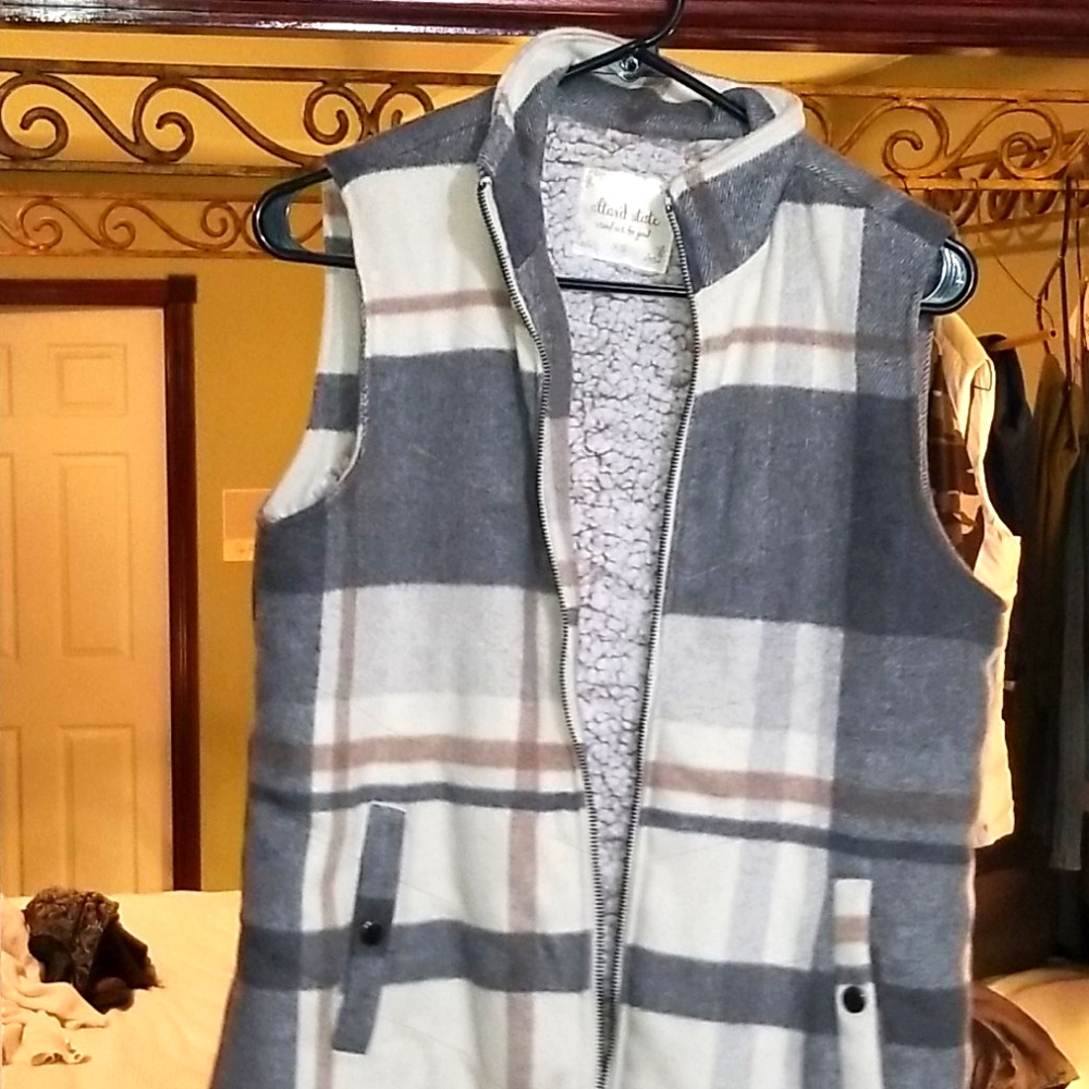 Heavy womens wool vest. In brand new condition.